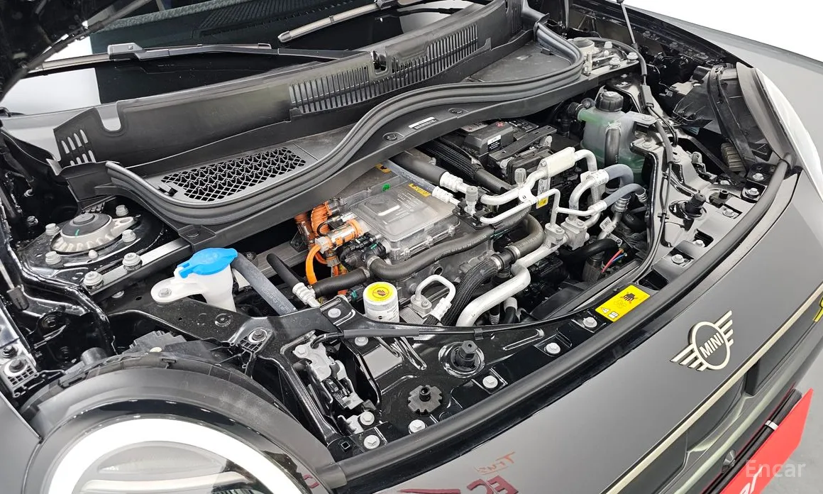 Mini Cooper 2025 SE Favoured