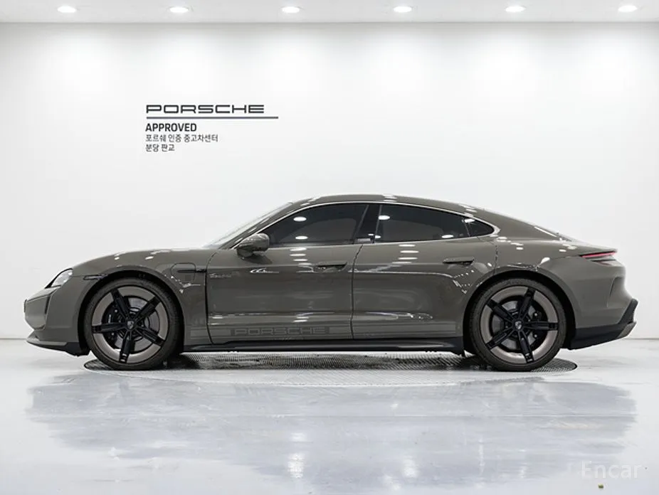 Porsche Taycan 2020 Turbo