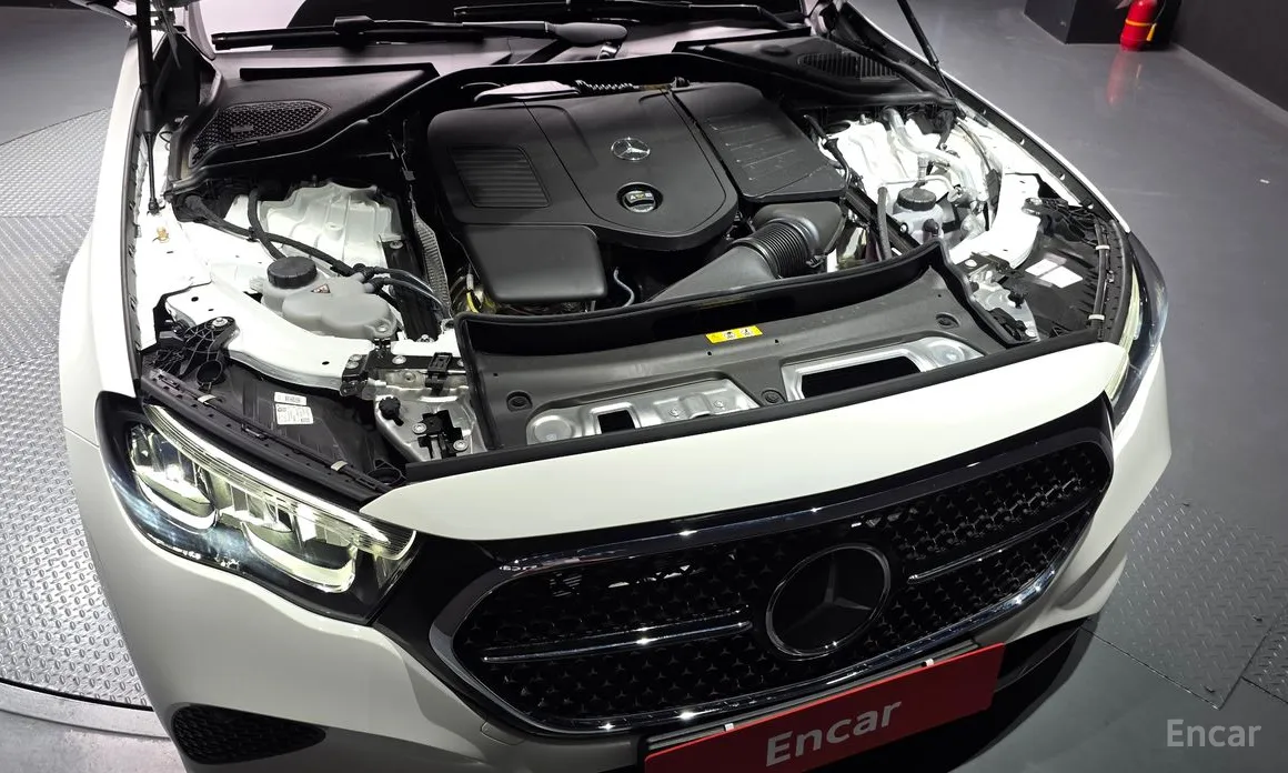 Mercedes-Benz E-Class 2024 E200 Avantgarde