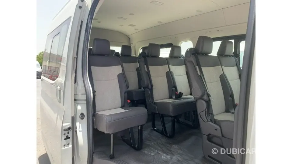 Toyota HiAce 2022