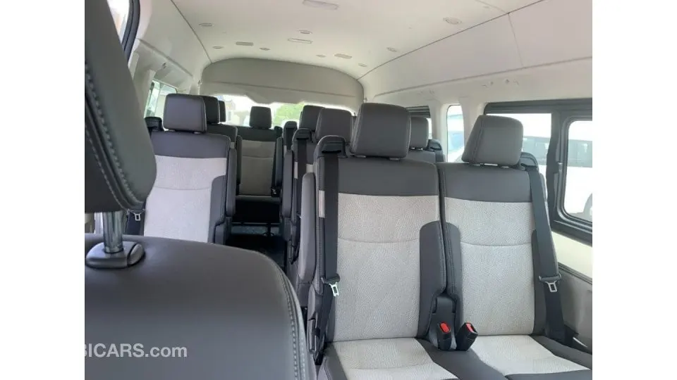 Toyota HiAce 2022