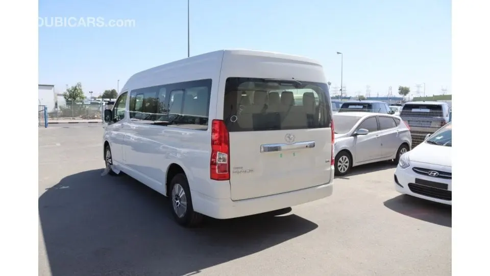 Toyota HiAce 2022