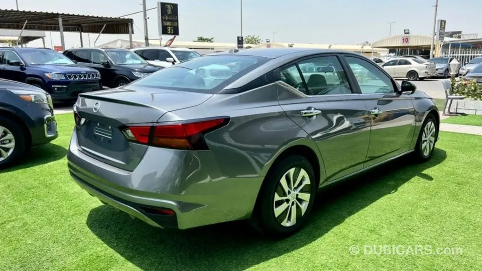 Nissan Altima 2020