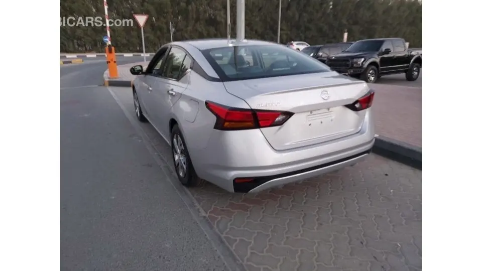 Nissan Altima 2020