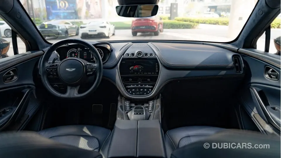 Aston Martin DBX 2021