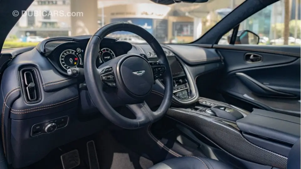 Aston Martin DBX 2021