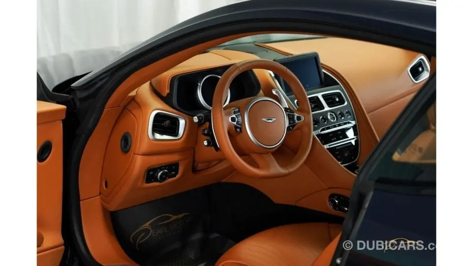 Aston Martin DB11 2021