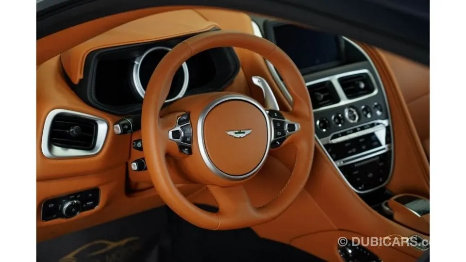 Aston Martin DB11 2021