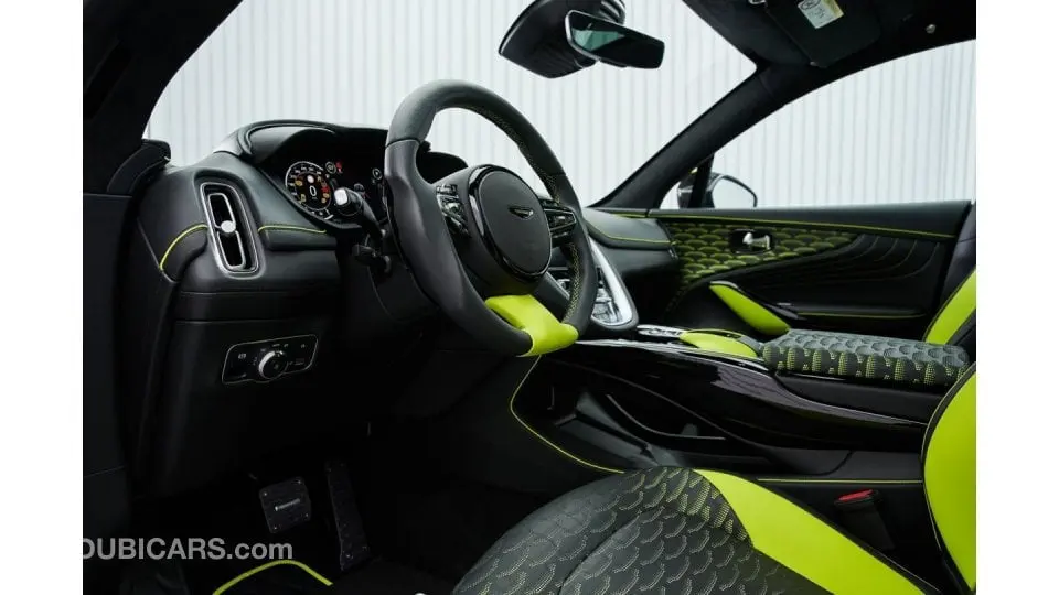 Aston Martin DBX 2022