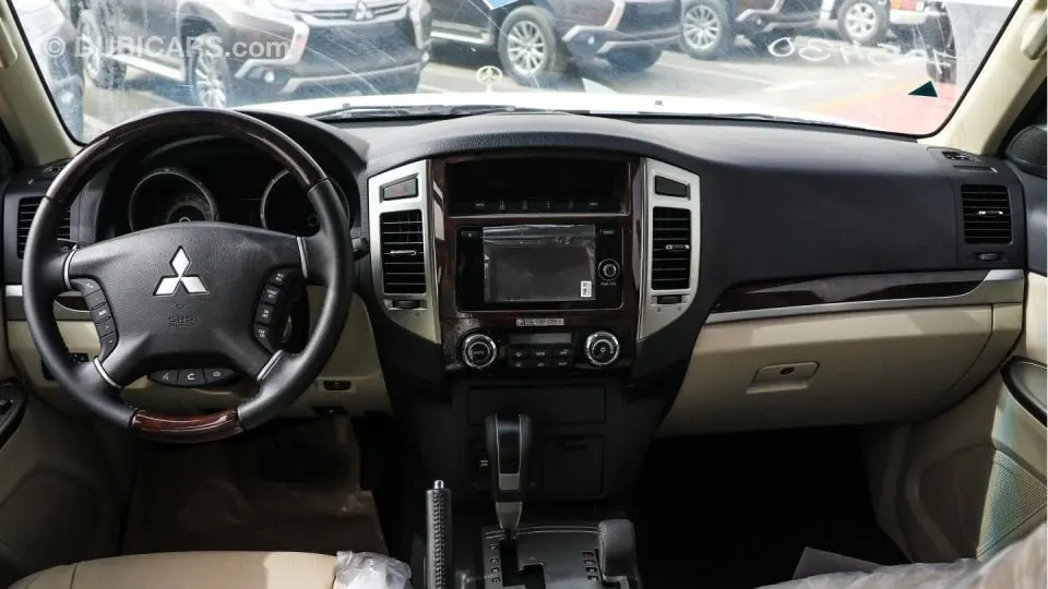 Mitsubishi Pajero 2020