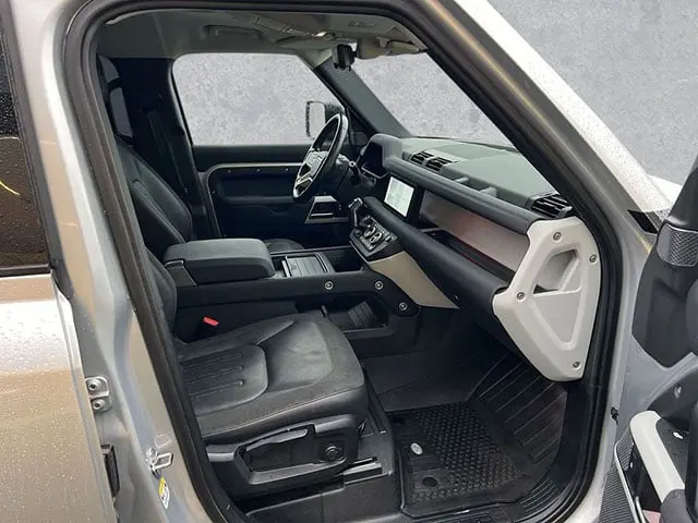 Land Rover Defender 2020
