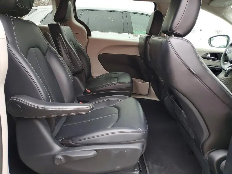 CHRYSLER PACIFICA 2024 VIN 2C4RC1S76RR141544