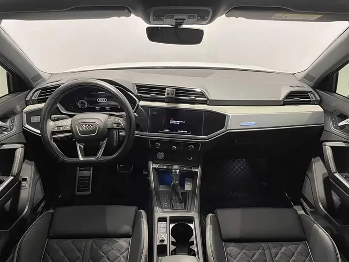 Audi Q3 2025 2025款 45周年典藏版 35TFSI 时尚动感型