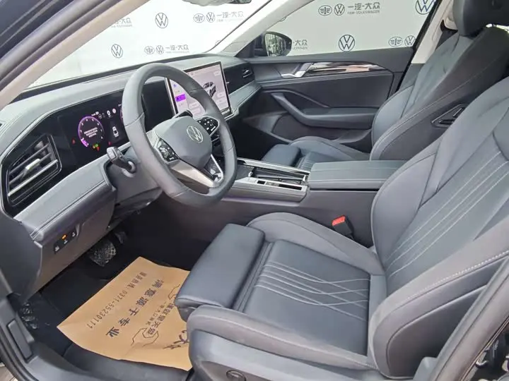 Volkswagen Magotan 2026 2026款 300TSI 尊享版显眼包
