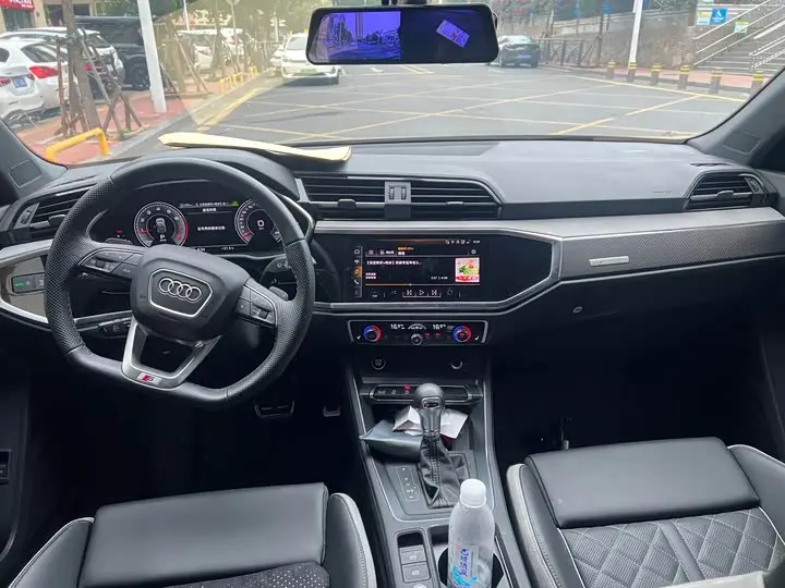 Audi Q3 2025 2025款 45周年典藏版 40TFSI RS套件燃速型