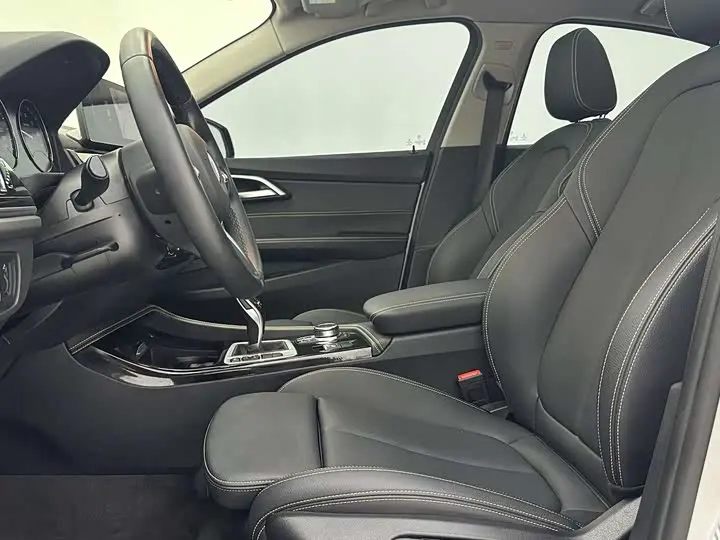BMW 1 Series 2023 2023款 120i M运动曜熠版