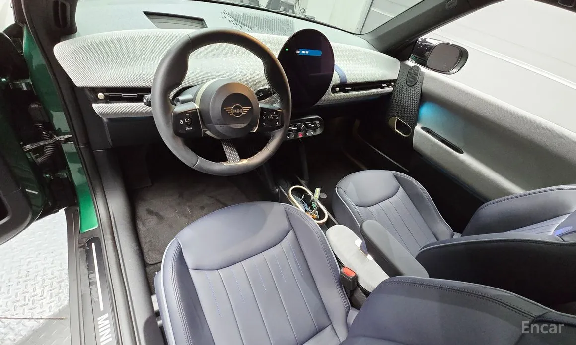 Mini Cooper 2025 SE Favoured