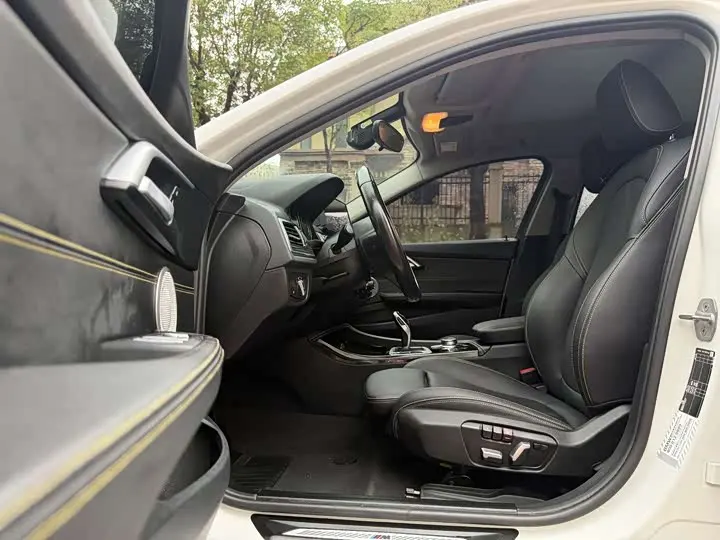 BMW 1 Series 2023 2023款 120i M运动曜熠版