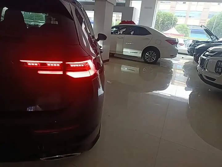 Фото 8 - Volkswagen Golf