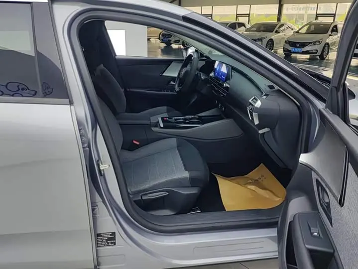 Citroen C5 X 2025 2025款 1.6T 海外版