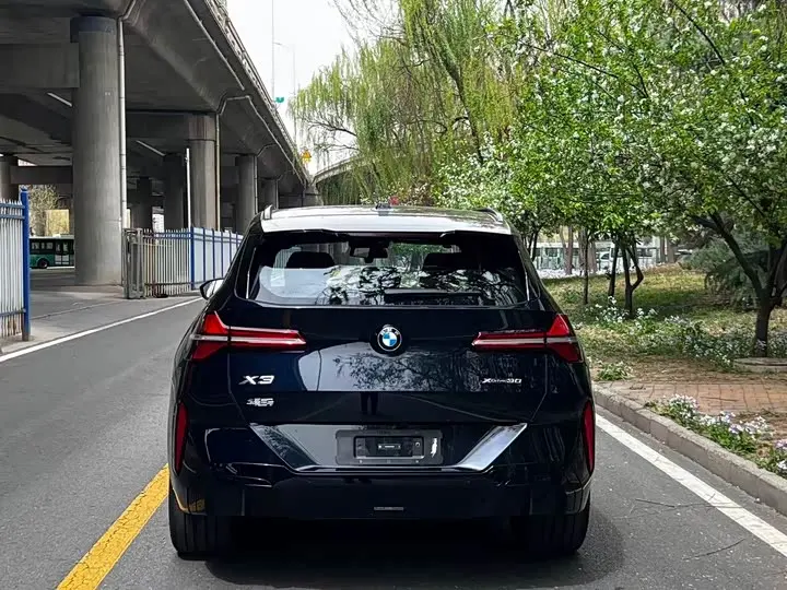BMW X3 2026 2026款 xDrive30L 领先型 M运动曜夜套装