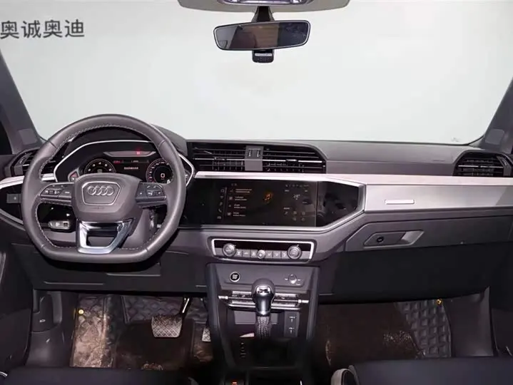 Audi Q3 2026 2026款 45周年典藏版 35TFSI 时尚动感型