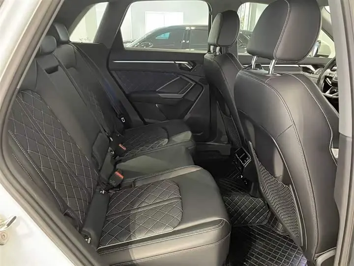 Audi Q3 2025 2025款 45周年典藏版 35TFSI 时尚动感型