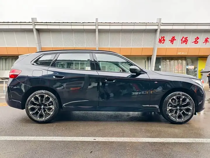 BMW X3 2026 2026款 xDrive30L 领先型 M运动曜夜套装