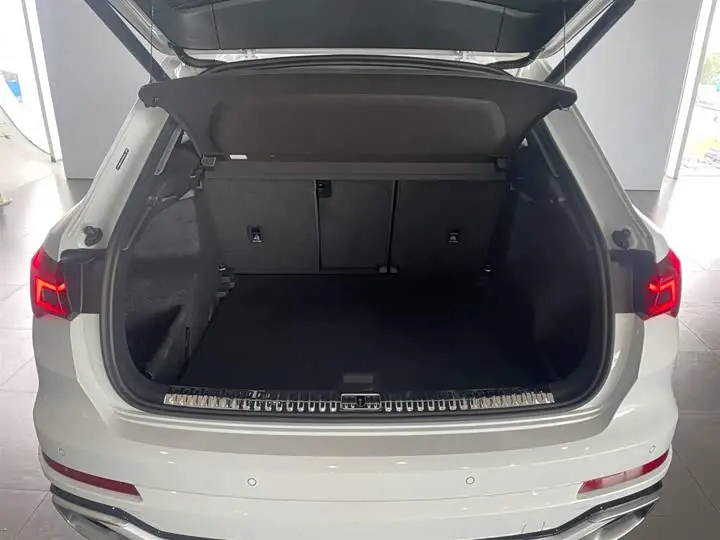 Audi Q3 2025 2025款 45周年典藏版 40TFSI 时尚动感型