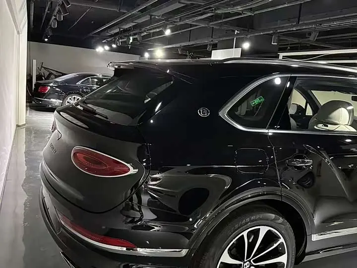Bentley Bentayga 2026 2026款 4.0T V8 长轴距版
