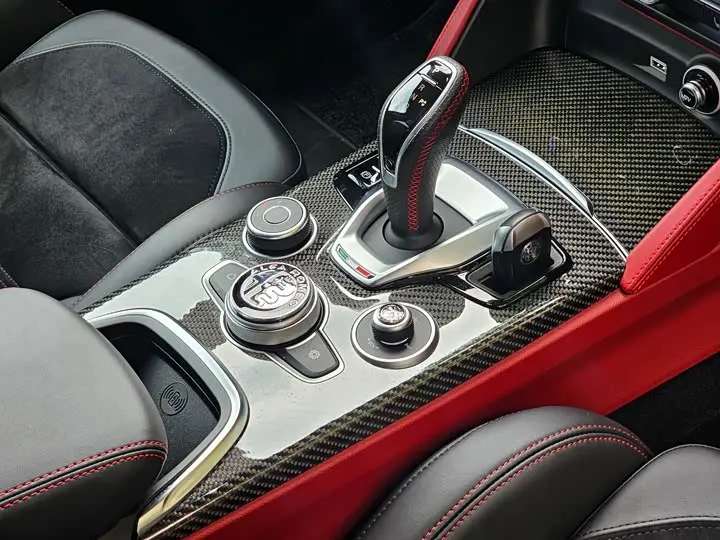 Alfa Romeo Stelvio 2021 2021款 2.0T 280HP Veloce Ti 竞速版