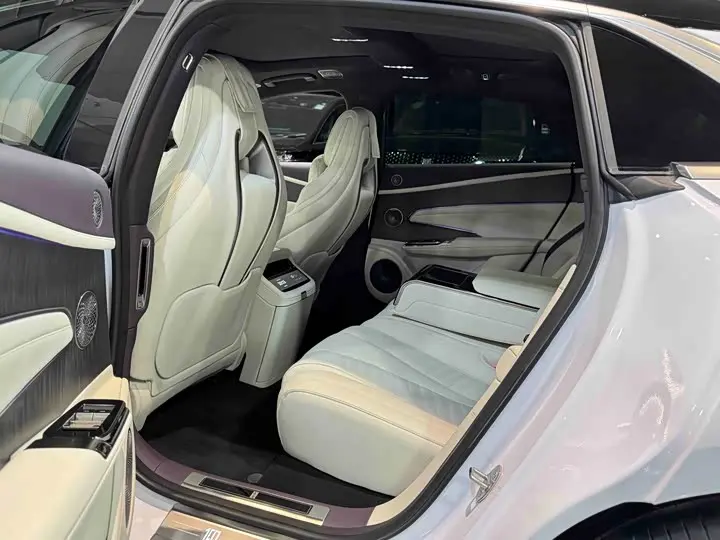 BYD Yangwang U7 2025 2025款 PHEV 五座豪华版