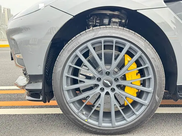 Aston Martin DBX 2025 2025款 4.0T V8 707