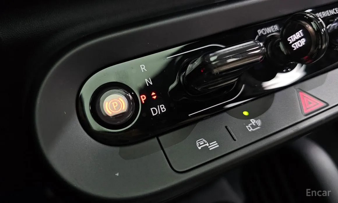 Mini Cooper 2025 SE Favoured