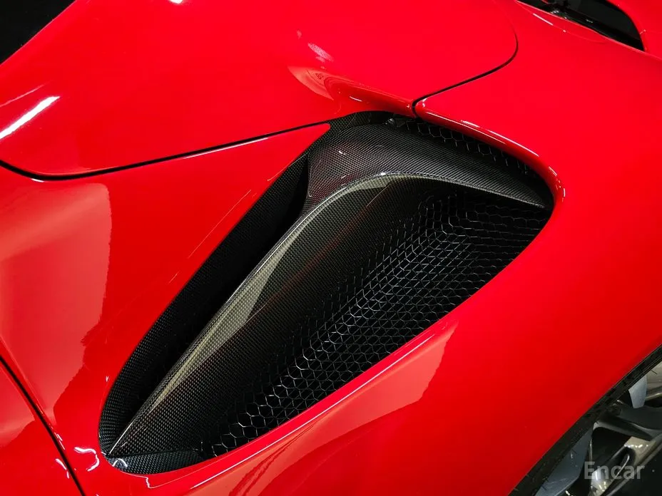 Ferrari SF90 2021 4.0