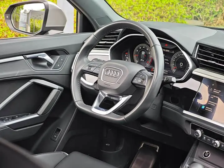 Audi Q3 2024 2024款 35 TFSI RS套件燃速型