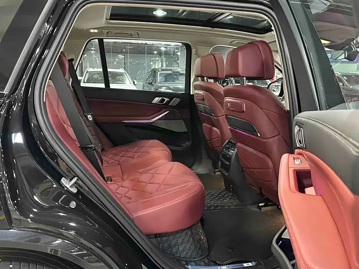 BMW X5 2026 2026款 改款 xDrive 30Li 尊享型M运动曜夜套装