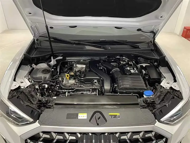 Audi Q3 2025 2025款 45周年典藏版 35TFSI 时尚动感型