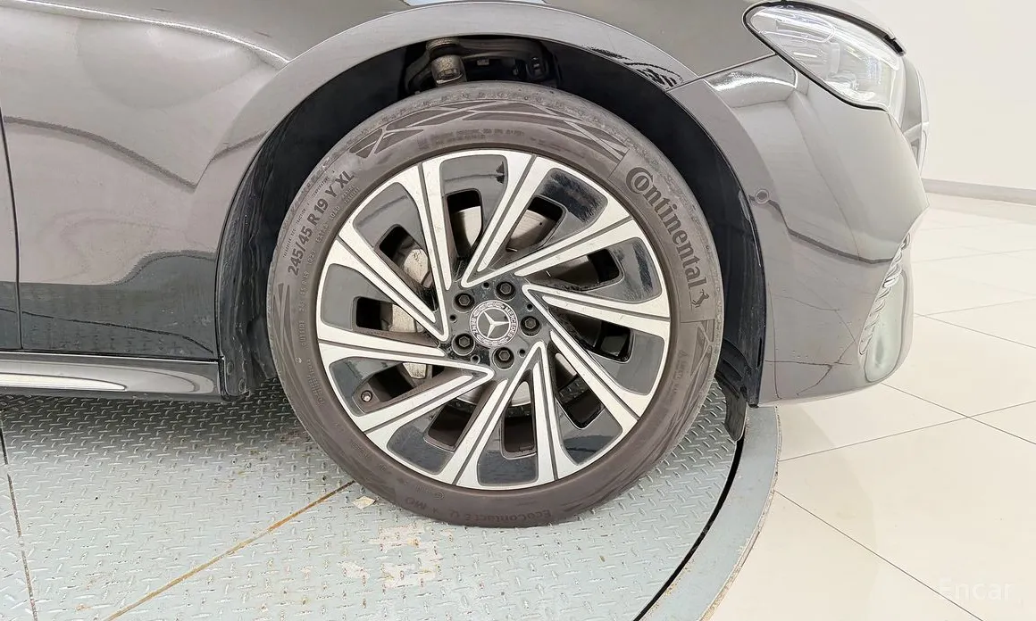 Mercedes-Benz E-Class 2024 E300 4MATIC Exclusive