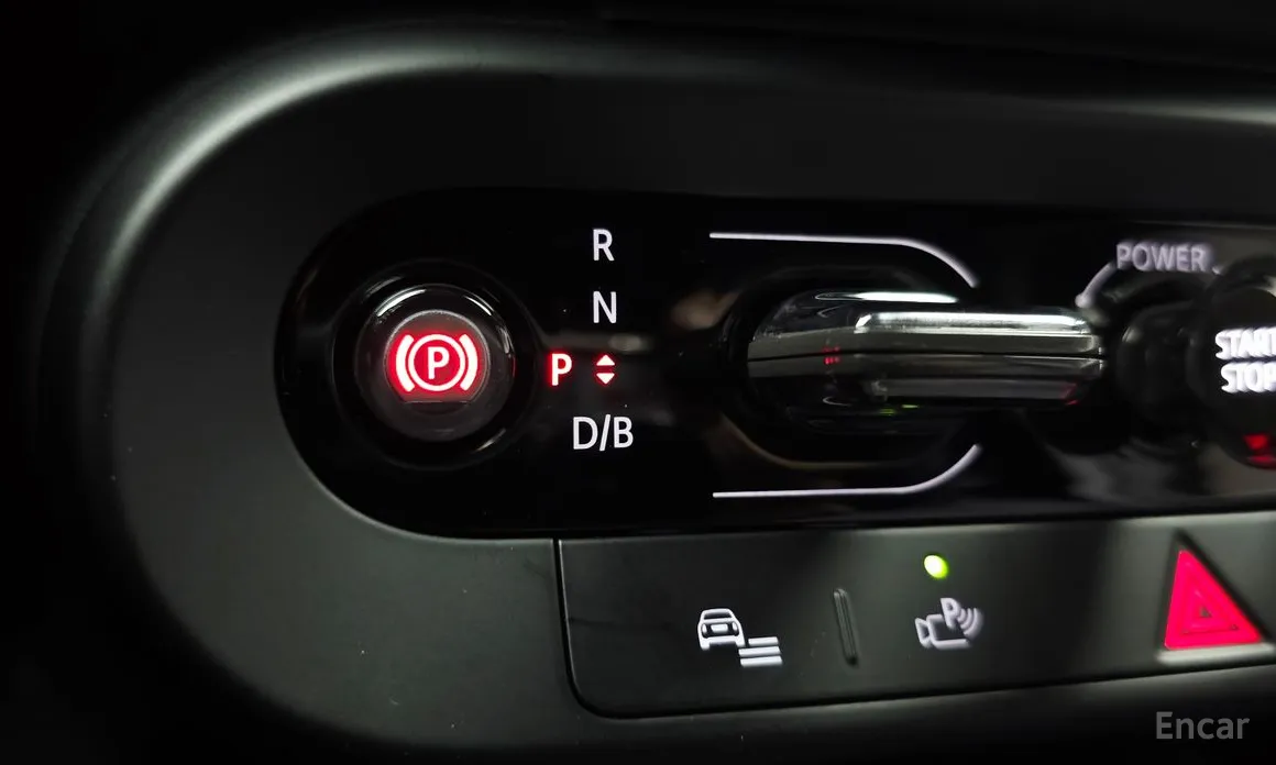 Mini Cooper 2025 SE Favoured