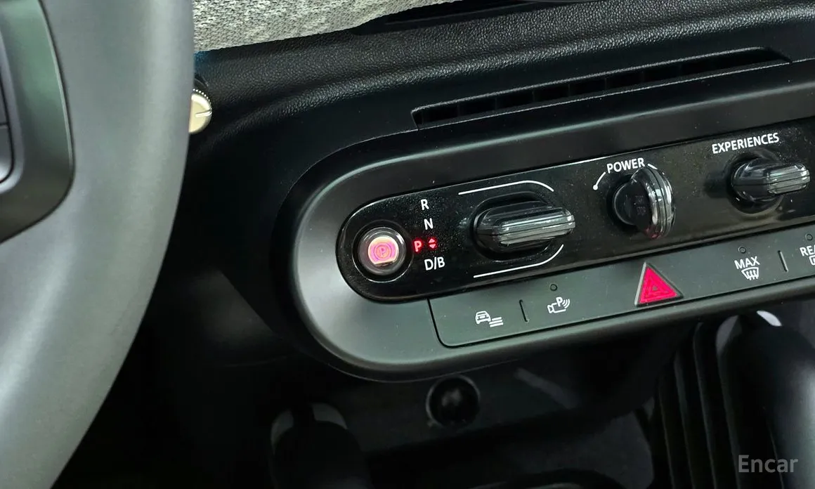 Mini Cooper 2025 SE Favoured