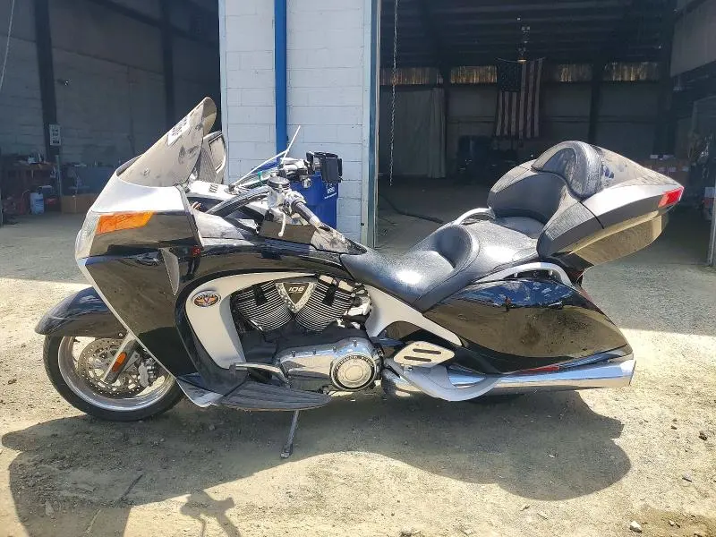 VICTORY MOTORCYCLE 2009