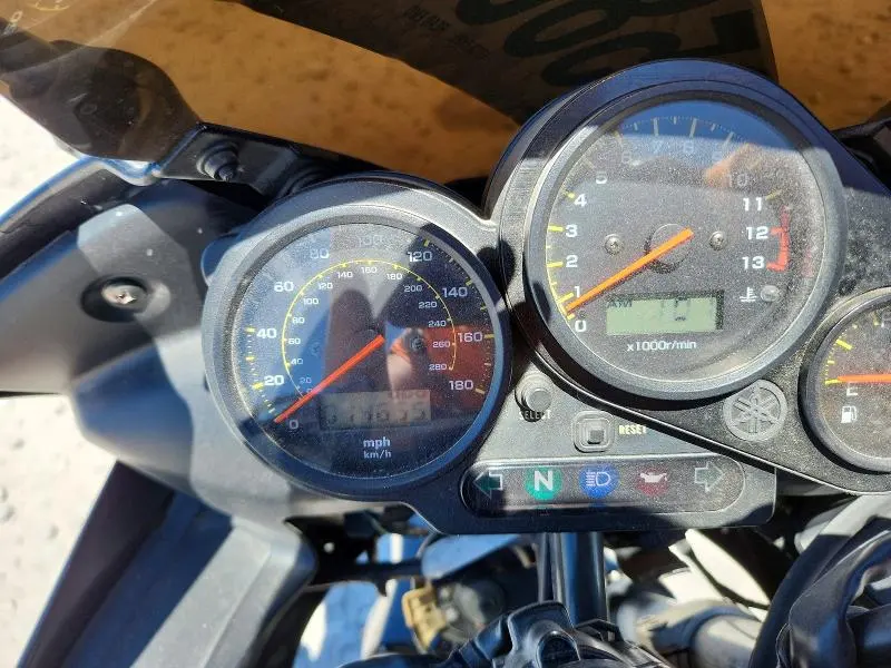 YAMAHA FZS10 2001