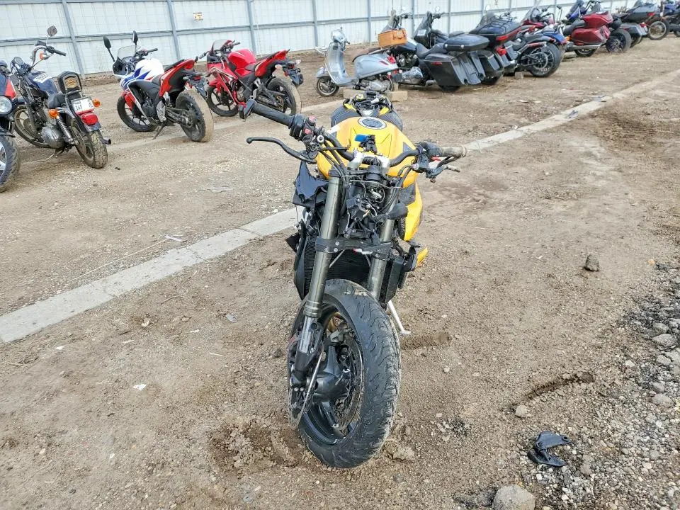 TRIUMPH STREET 2024