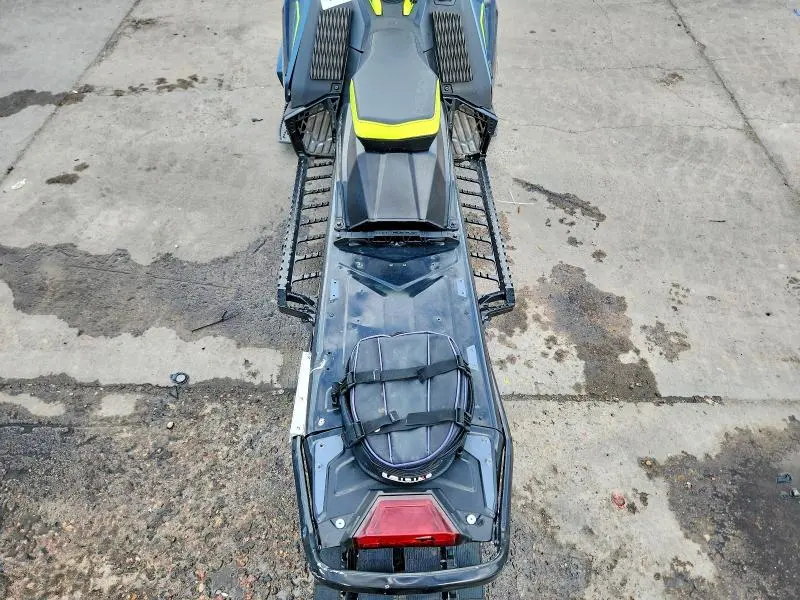 POLARIS SNOWMOBILE 2023