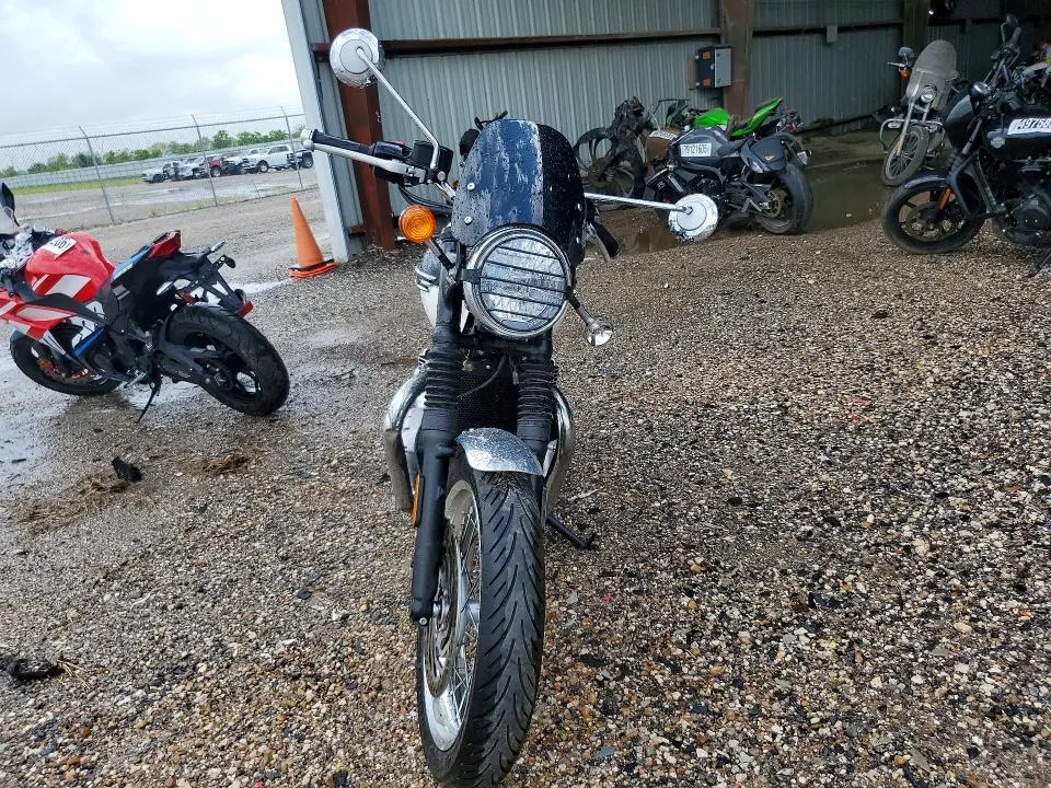 TRIUMPH BONNEVILLE 2024