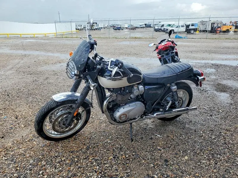 TRIUMPH BONNEVILLE 2024