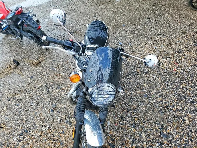 TRIUMPH BONNEVILLE 2024
