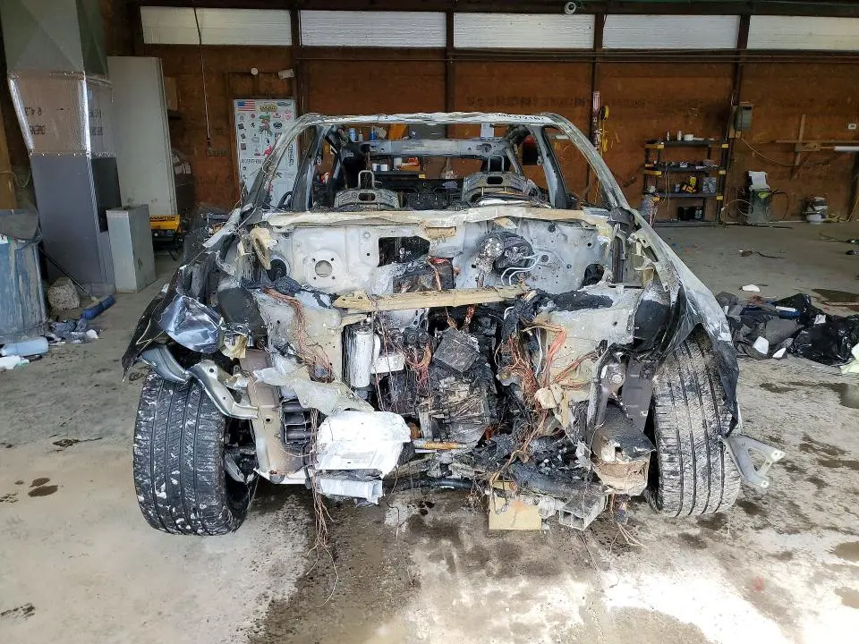 TESLA MODEL Y 2024 VIN 7SAYGDEE9RA318787
