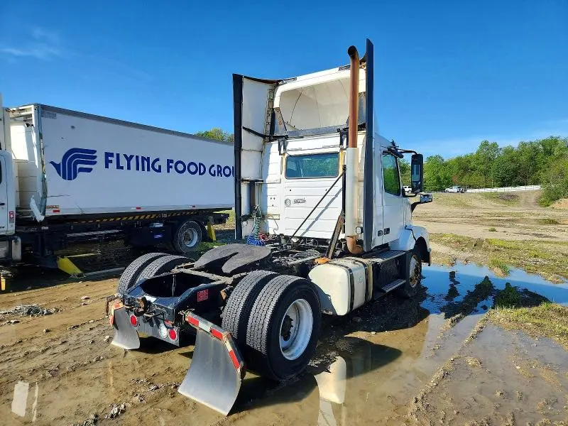 2017 VOLVO VN